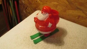 Contenedor de caramelos de plástico vintage Santa on Skies No. 3 - Imagen 1 de 1