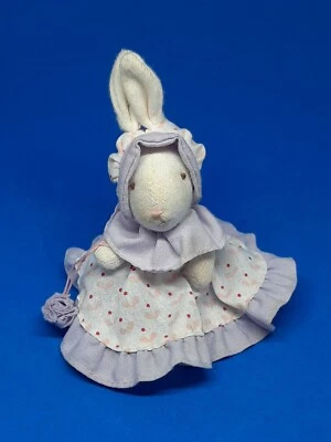 Vestido de Pascua Russ Bunny Conejo Miniatura Tela Peluche Adorno Púrpura  Foto 1 de 4