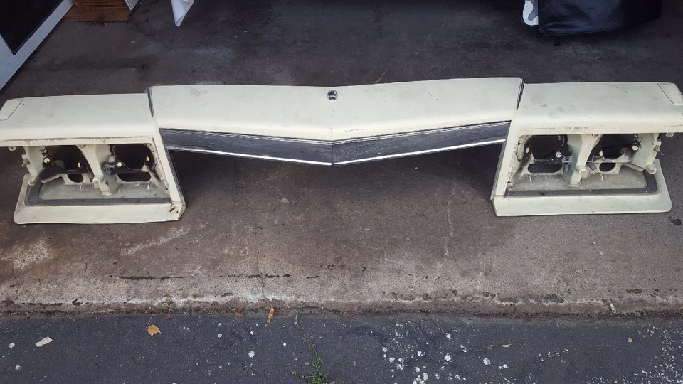 1980-89 CADILLAC  FLEETWOOD BROUGHAM FRONT HEADER PANEL.  PRICE REDUCED - Imagem 1 de 1