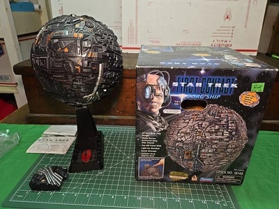 Star Trek First Contact Borg Ship Collectors Series Edition 1996 Playmates  - Image 1 of 4