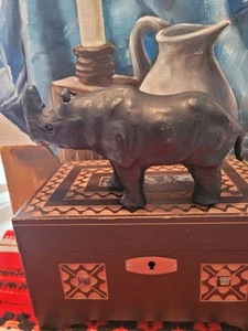  Estatuilla de rinoceronte vintage de cuero negro de mediados de siglo  - Imagen 1 de 10