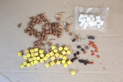 HORNBY PECO MERIT JOB LOT of OO GAUGE BARRELS SACKS HAY BAIL WAGON LOADS om - Image 1 of 4