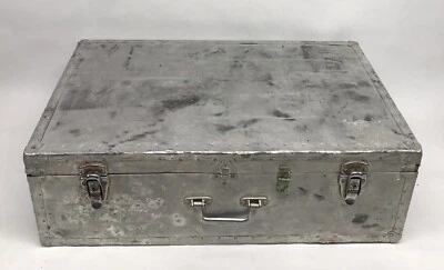 Maleta de aluminio vintage años 40 aviación remachado metal equipaje 26,25”x16”x8,5” Foto 1 de 4