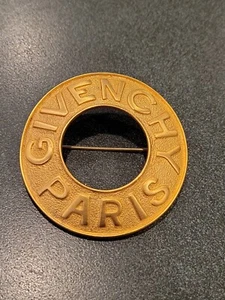 BEAUTIFUL VINTAGE Givenchy PARIS Brooch Logo Round Brooch Gold GP - Picture 1 of 4