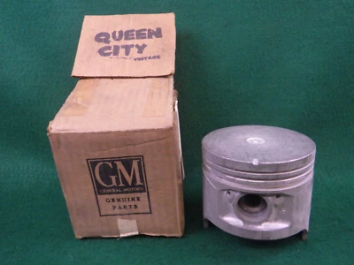 One NOS GM piston  533566  flat top 1950s Pontiac? - Image 1 of 4