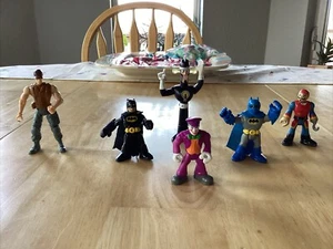 6 versch. spielfiguren u.a. The A Joker And Two Batman’s. Schönes Konvolut Figuren. - Bild 1 von 12