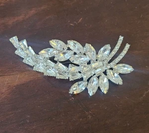 Vintage silver tone unbranded clear rhinestones flower brooch / pin - Picture 1 of 2