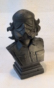 Urban Medium - Busto CheTrooper (Negro) Busto Firmado - Star Wars Stormtrooper - Imagen 1 de 6