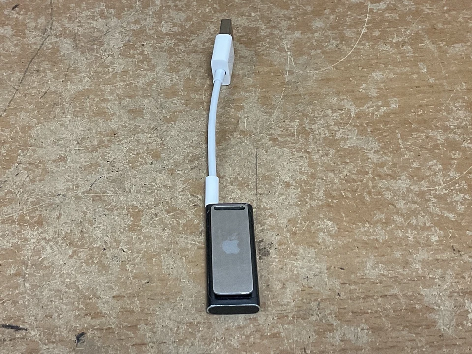 Apple iPod Shuffle Clip-On MP3 Player 2GB Portable Music Audio - Image 1 of 4