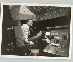Newscaster JULES BERGMAN Aboard NASA SPACE SHUTTLE for 1972 Press Photo - Picture 1 of 2