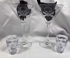 2 Bicchieri Martini Teschio Inciso + 2 Bicchieri Teschio Vodka Teschio Acrilico Shot - Foto 1 di 9