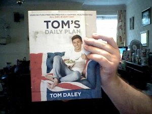 TOM DALEY (swimming)  TOM'S DAILY PLAN - PAPERBACK BIRTHDAY FATHERS DAY HEALTH - Picture 1 of 3