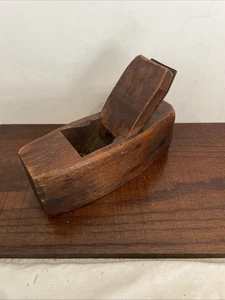 Vintage Wooden Plane - Carpenter Tools - Picture 1 of 8