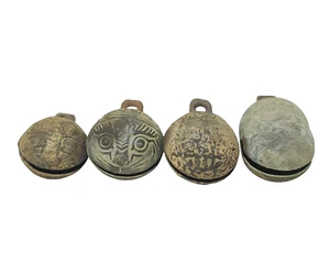 Juego de 4 campanas de crotal de bronce antiguas, diseño de máscara de búho, indio tribal / nepalí - Imagen 1 de 8