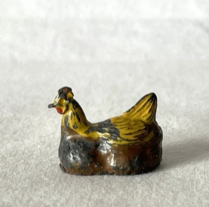 Vintage bemalter Bleispielzeug Soldat Britains Ltd brütendes Huhn #61-491 - Bild 1 von 8