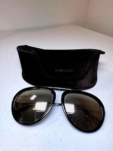 Stylish Tom Ford Sunglasses with Case - Picture 1 of 2