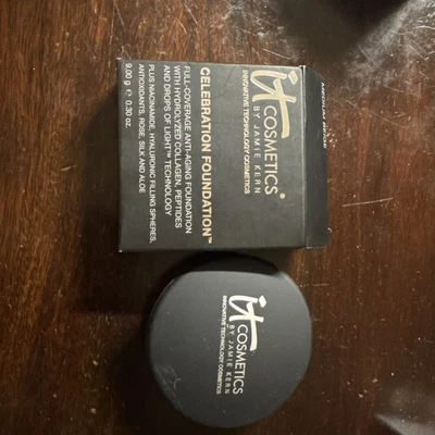 It Cosmetics Celebration Foundation Jamie Kern, Medium (.30 oz) NEW/SEALED - Image 1 of 4