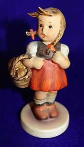 Hummel Little Shopper #96 Figurine, Full bee mark - Picture 1 of 4