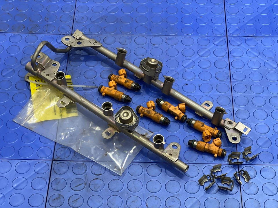 Trilho de combustível 14-17 Infiniti QX50 3,7L com injetores - 6 originais do fabricante 16600EY00A - Imagem 1 de 4