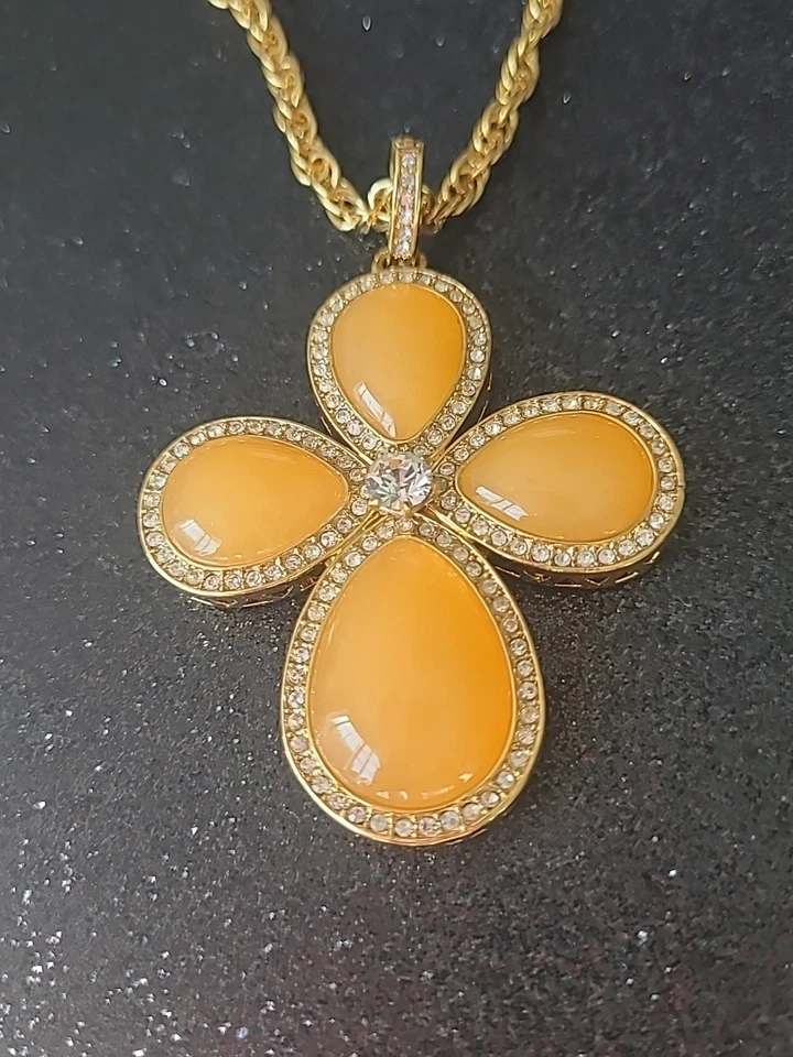 Collar Cadena Nolan Miller Melocotón Lucita Cabujón Estrás Cruz Tono Dorado Foto 1 de 2