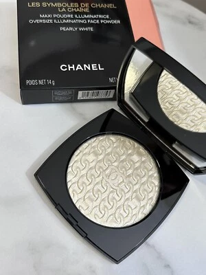 authentic CHANEL Highlighter XL Illuminating Powder Chaine Symbol Pearly White - Image 1 of 4