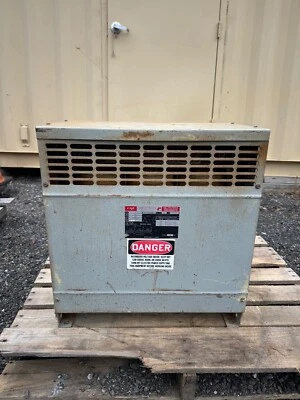 Transformador Federal Pacific FH11CEMD, 11 kVA, 230y/133, 3Ph, 60Hz Foto 1 de 4