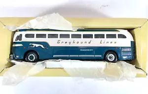 Corgi 98470 Greyhound Lines Yellow Coach 743 Silverside - New - Picture 1 of 7