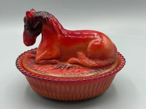 Caballo de escoria Summit rojo naranja en nido. - Imagen 1 de 6