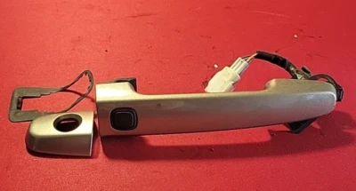 Manija de puerta exterior del conductor delantero izquierdo Toyota Prius 2004 2005 2006 6921047030C0 Foto 1 de 4