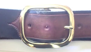 VTG. HANDMADE BLACK/BROWN HANDMADE LEATHER BELT SZ 30 BRASS BUCKLE - Picture 1 of 4