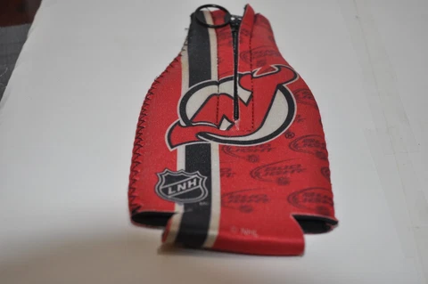 NHL Hockey new jersey devils Zipper Coozie Bottle Drink Cooler Bud Light Beer Cover