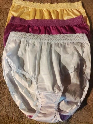 3 Pair Sz 7 vintage fruit of the loom 100% nylon panties w/tag, Lace Waistband  - Image 1 of 4