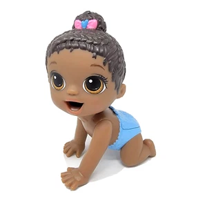 Muñeca niña afroamericana gateando Baby Alive ojos marrones plástico 7-9"" juguete - Imagen 1 de 13