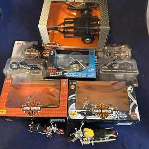 7 Maisto bikes 1:18+ Smaller Harley Davidson Motorcycle Tow & Show Trailer - Picture 1 of 11