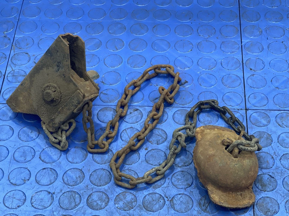 Nissan Titan 2004-2008 soporte de polipasto de suspensión de neumáticos de repuesto genuino OEM 57210-7S000 Foto 1 de 4