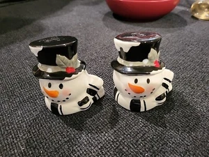 Snowman Salt And Pepper Shakers. 2 Holes On Top Of Each - Picture 1 of 6