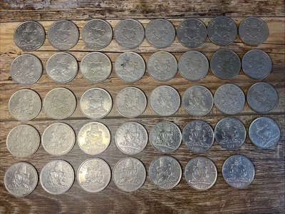 Lote de 39 monedas Bermudas - 50 centavos escudo de armas Isabel II 1970 y 1978 KM#19 Foto 1 de 4