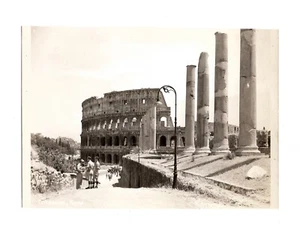 WWII WW2 Original Photo Soldiers at 'Colosseum, Rome' 1940s Please READ - Picture 1 of 4