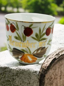 Vintage Mustache Cup Floral Gold Gilt Remember Me Friendship - Picture 1 of 9