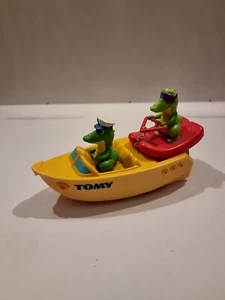 TOMY Ski Boat Crocs - Cocodrilos - Juguete clásico para baño piscina para niños - Imagen 1 de 5