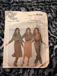 Very Easy Vogue Sewing Pattern 2064 Size 8 - Picture 1 of 2