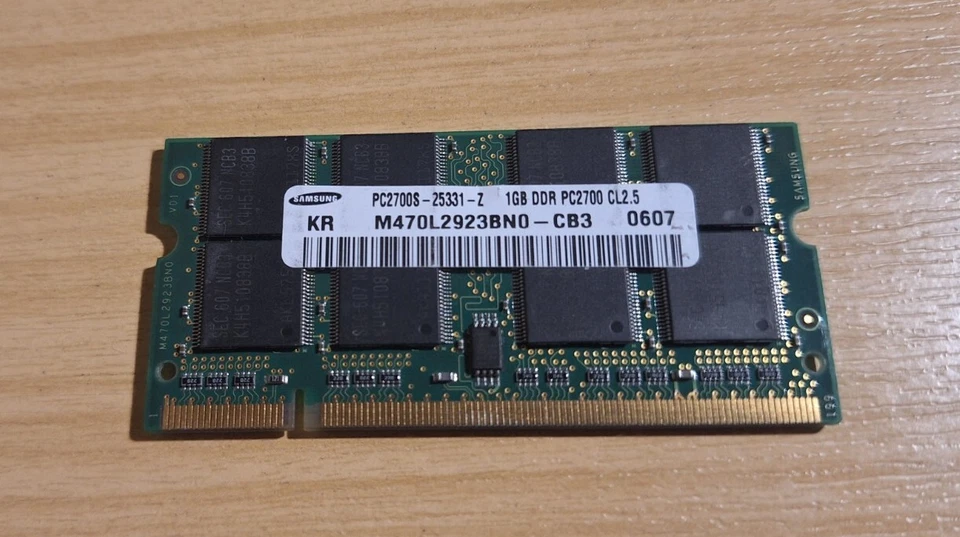 SODIMM DDR1 333 SAMSUNG M470L2923BN0-CB3  PC-2700S 200 PIN RAM PORTATILE MEMORIA - Immagine 1 di 1