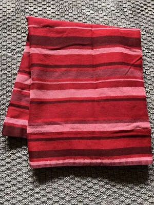 Caja y barril Tessa Sham, estándar, rojo multi rayas Foto 1 de 4