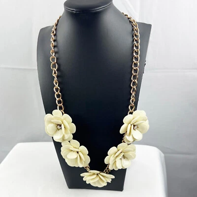 White Gardenia Flower Necklace, large plastic flowers, gold chain, Baublebar vtg - Image 1 of 4