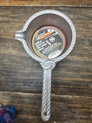 Olla para salsa de peltre Wilton Armetale Grillware con caño hecha en México # 201123 Foto 1 de 4