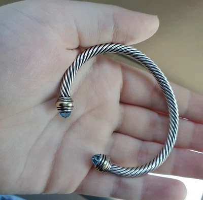 Brazalete clásico con cable David Yurman topacio azul plata y oro amarillo de 14k Foto 1 de 2