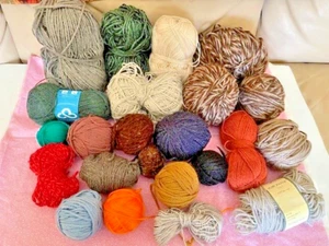 Posten verschiedene Größen Garn lose einfarbig mehrfarbig 2,3 Pfund - Bild 1 von 9