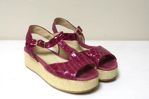 MANDARINE Fuchia Pink Stamped Patent Leather Tstrap Platform Sandals Size 6 - Picture 1 of 6