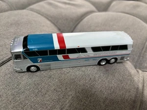 1:87 Iconic Replicas 87-0183 Die-Cast Greyhound MCI MC-7 Coach Bus - Picture 1 of 5