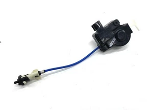 GENUINE LEXUS IS220D XE20 FUEL FLAP COVER RELEASE MOTOR ACTUATOR 2006-2010 - Picture 1 of 4